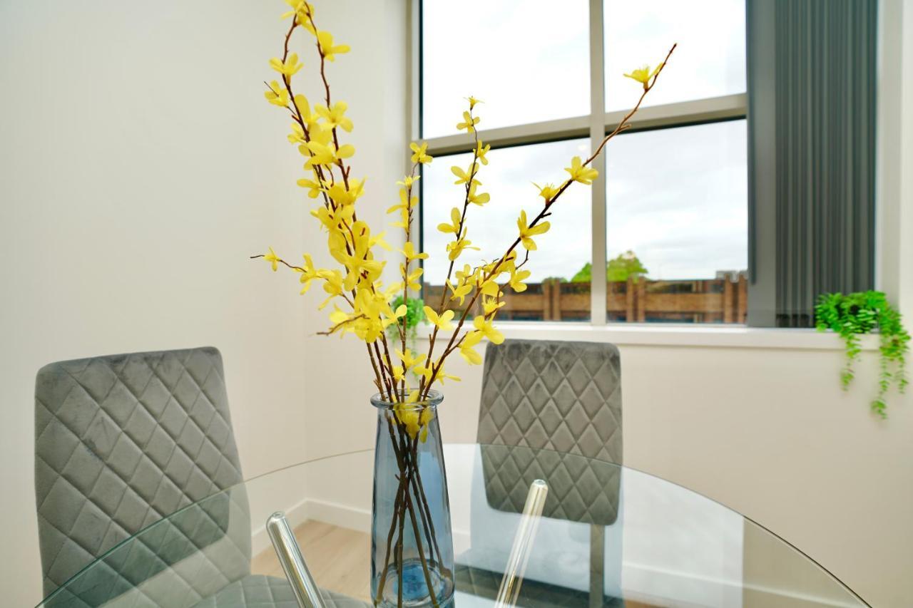 Bayard Plaza Apartment Питерборо Екстериор снимка
